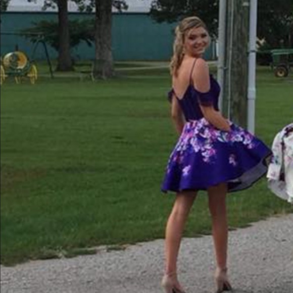 Ellie Wilde homecoming dress ! - Picture 3 of 3